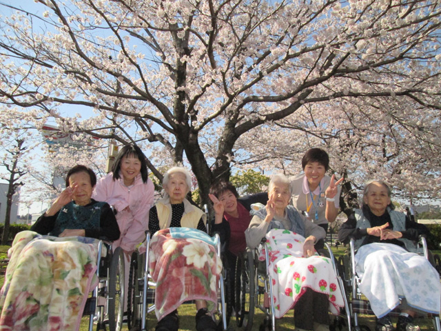 社会福祉サービス　特別養護老人ホーム　介護